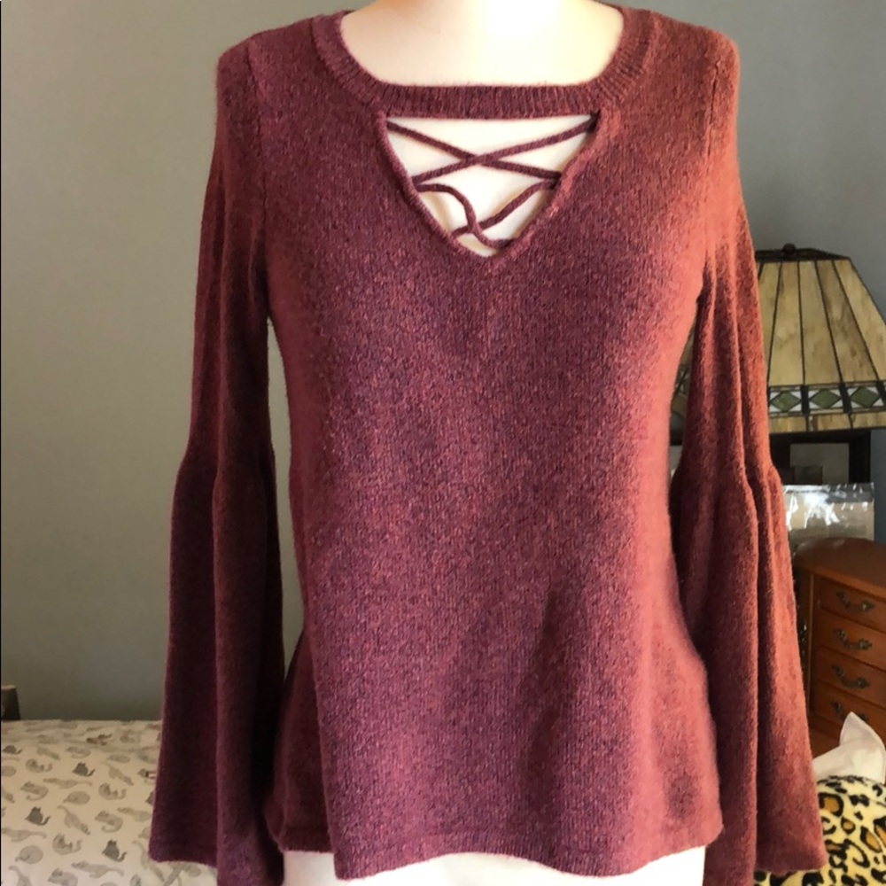 EUC bell-sleeved American Eagle sweater - Size S
